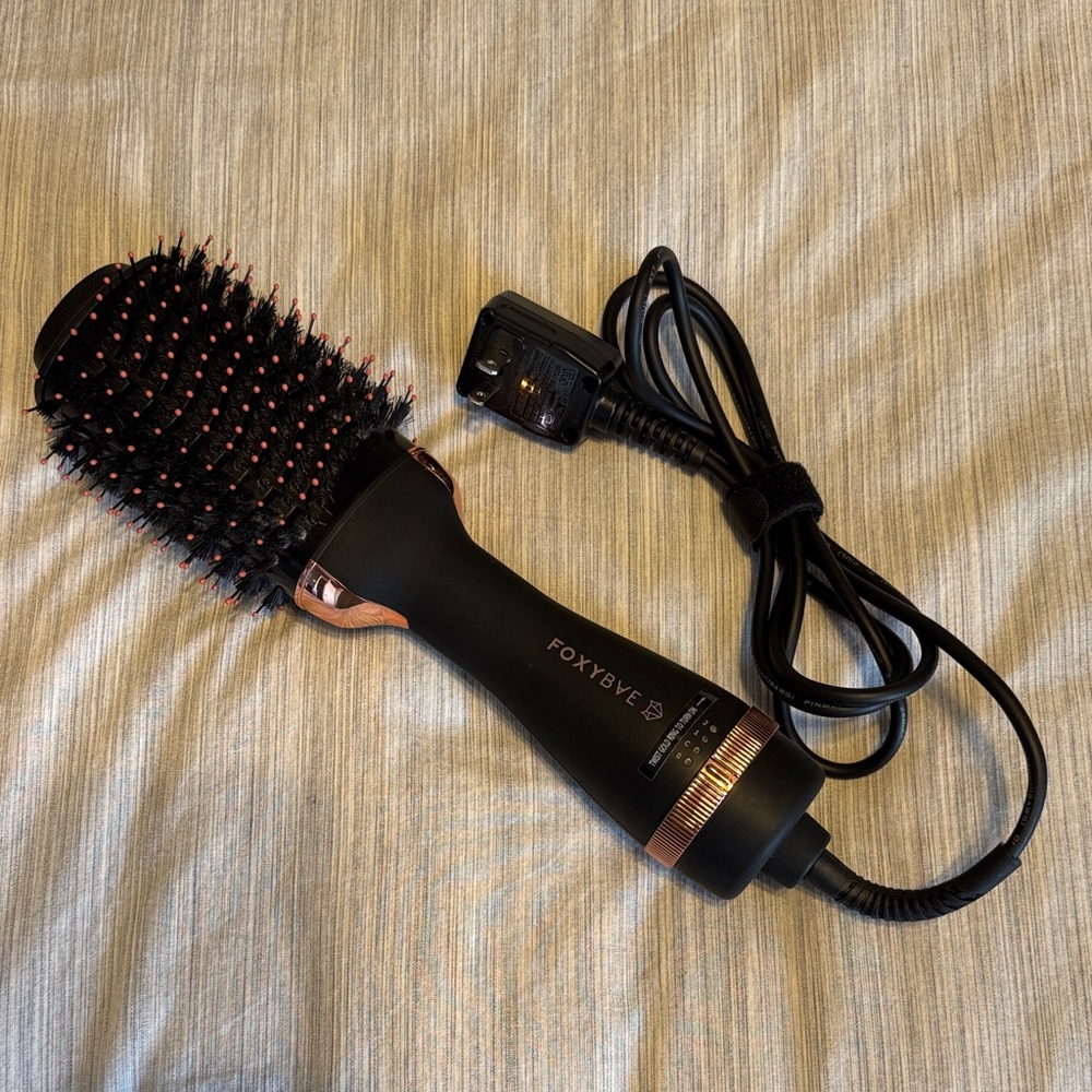 FOXYBYE Black and Rose Gold Hot Air Brush Styler